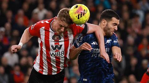 Trọng tài không muốn Arsenal vô địch