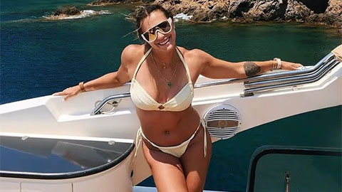 Bỏ lỡ 140 tỷ đồng, tay vợt số 1 thế giới uống rượu tequila và khoe ảnh bikini giải sầu