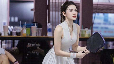 Hotgirl Đà Nẵng khoe chân dài, da trắng, tự tin thả dáng trên sân pickleball