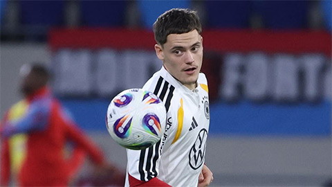 Fan Đức... buồn ngủ khi theo dõi Florian Wirtz thi đấu